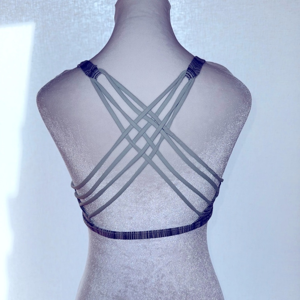 Size 8 Lulu Lemon strappy sports bra